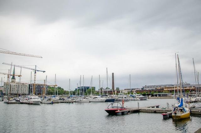 Harbour Hub Hostel Tallinn Bagian luar foto